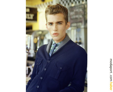Tween çekimlerinde 50'lerin erkek modasının en önemli aksesuarlarından ince kravatlar kullanılmış.