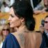 Angelina Jolie, Gece Elbisesini Ters Giydi